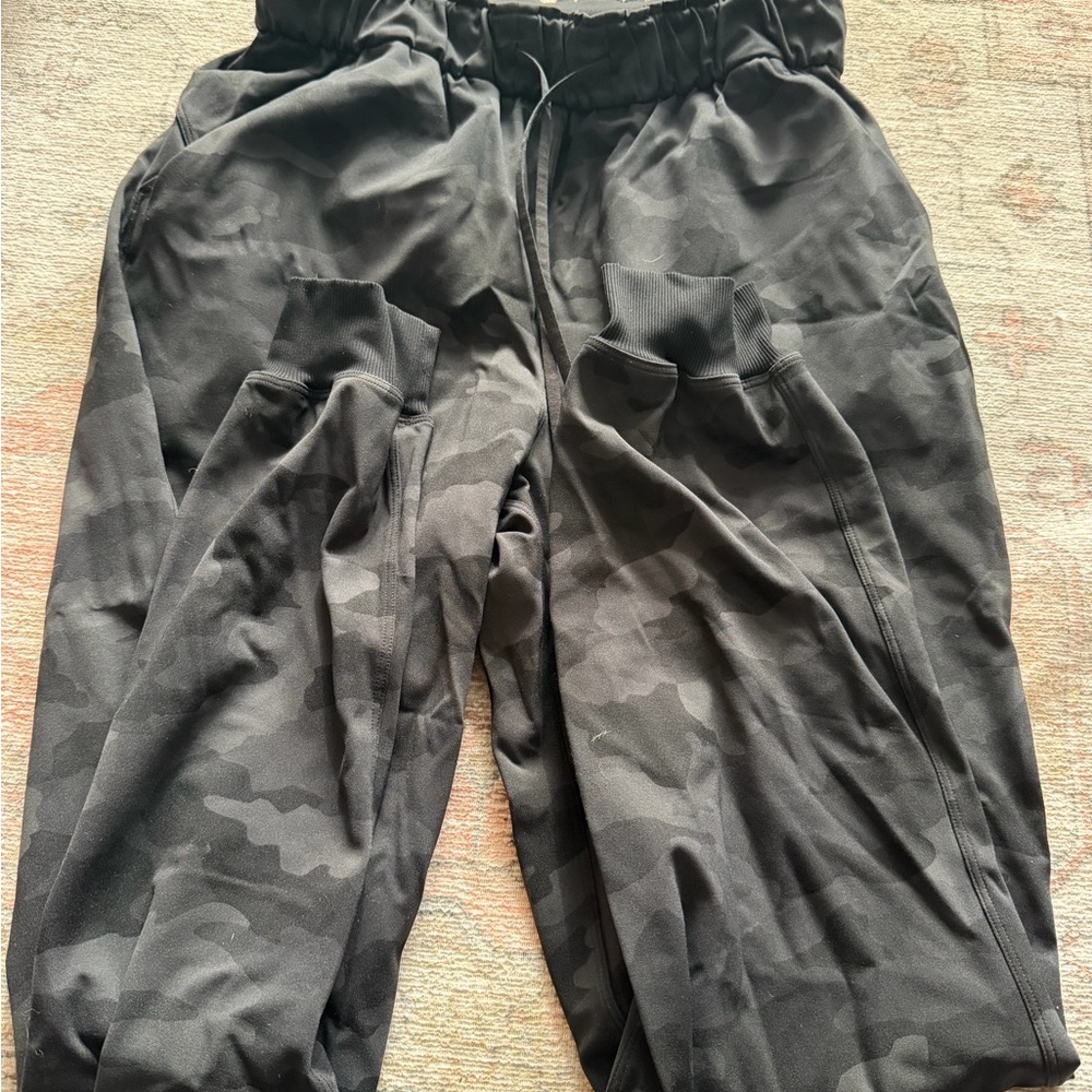 Women’s Black Camo Jogger Pants - Casual Comfort